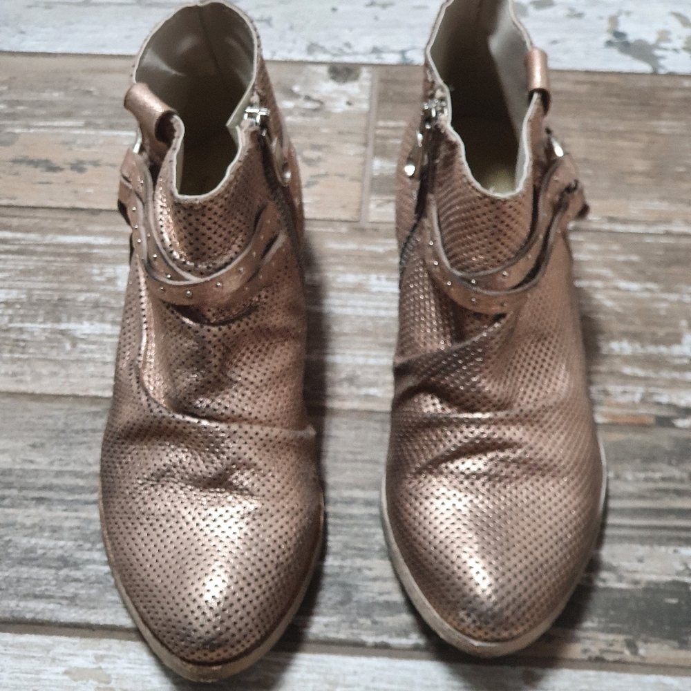 Italian size 5 (36) gold booties